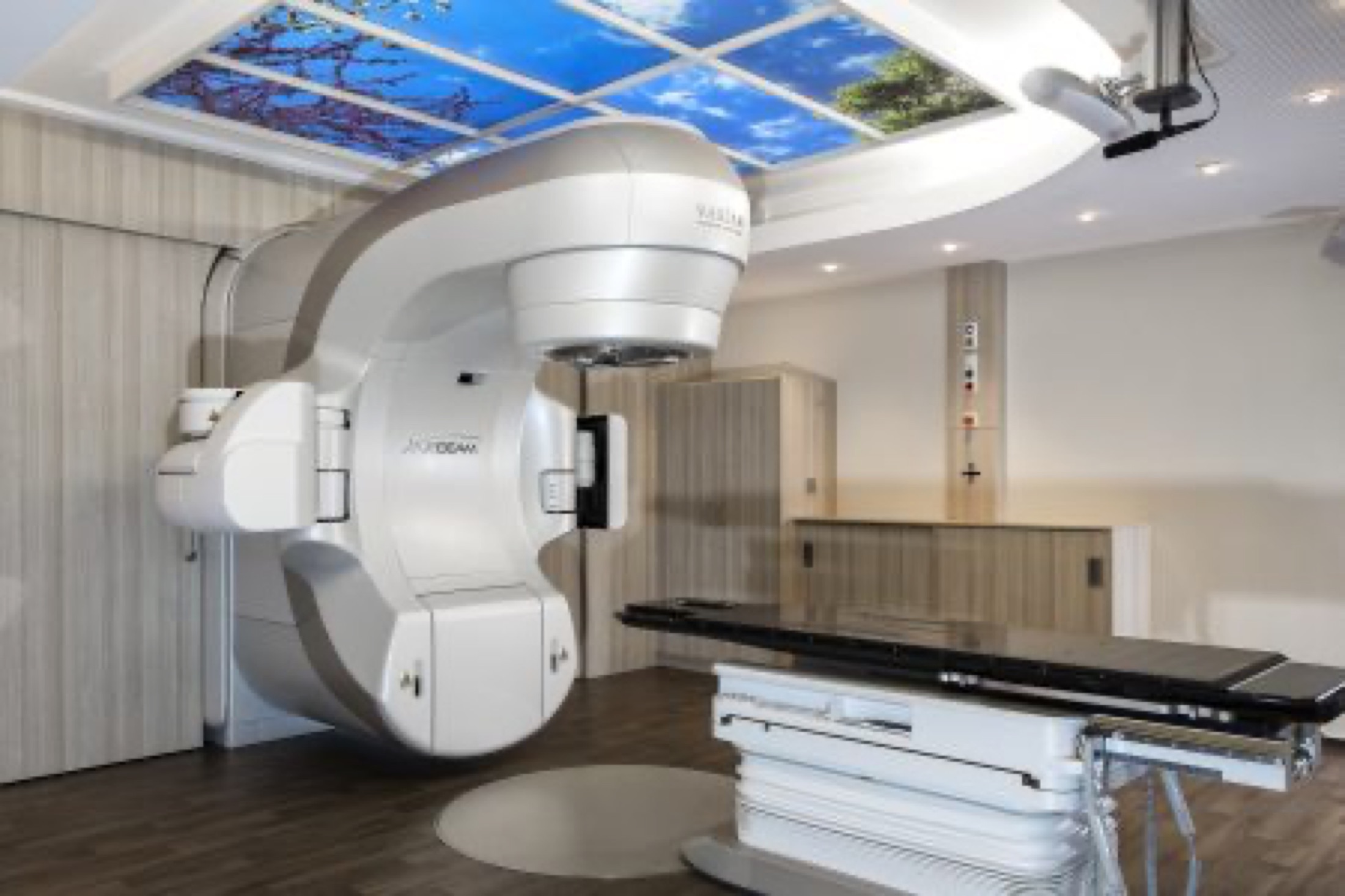 Linearbeschleuniger TrueBeam im Bestrahlungsraum